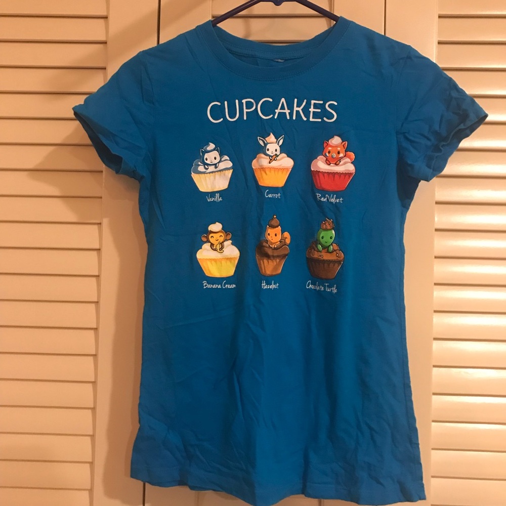 Animal Cupcake Fitted T-Shirt Size M